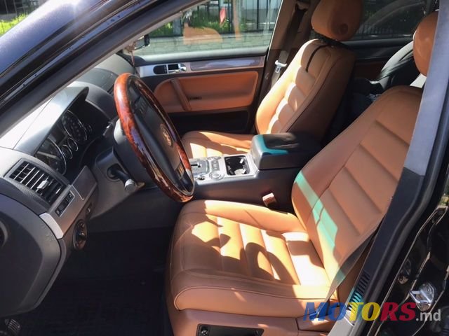 2004' Volkswagen Touareg photo #2