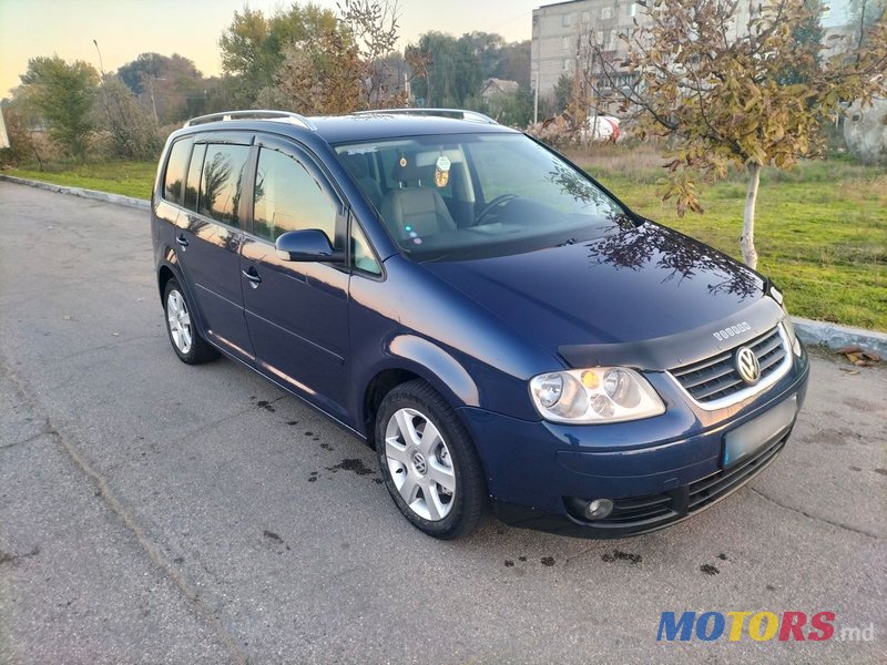 2005' Volkswagen Touran photo #1