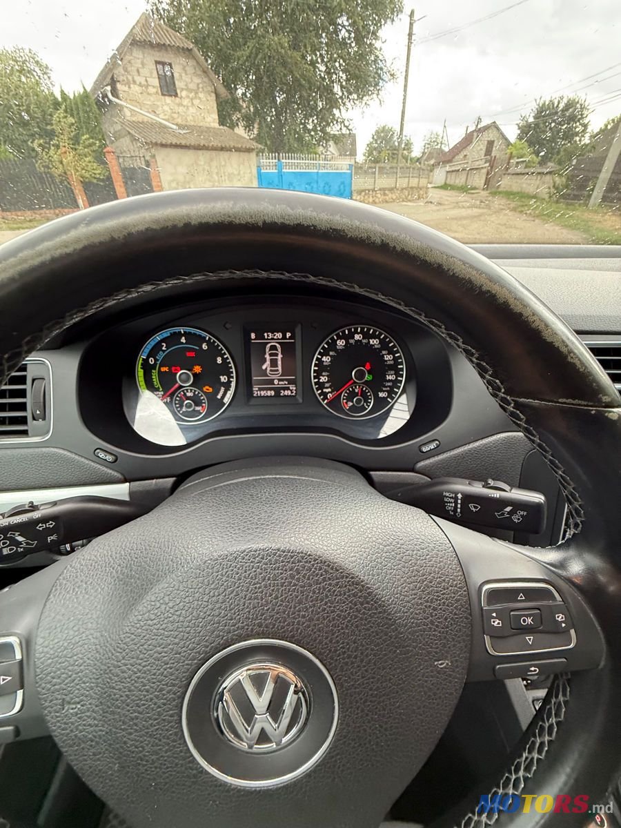 2012' Volkswagen Jetta photo #5