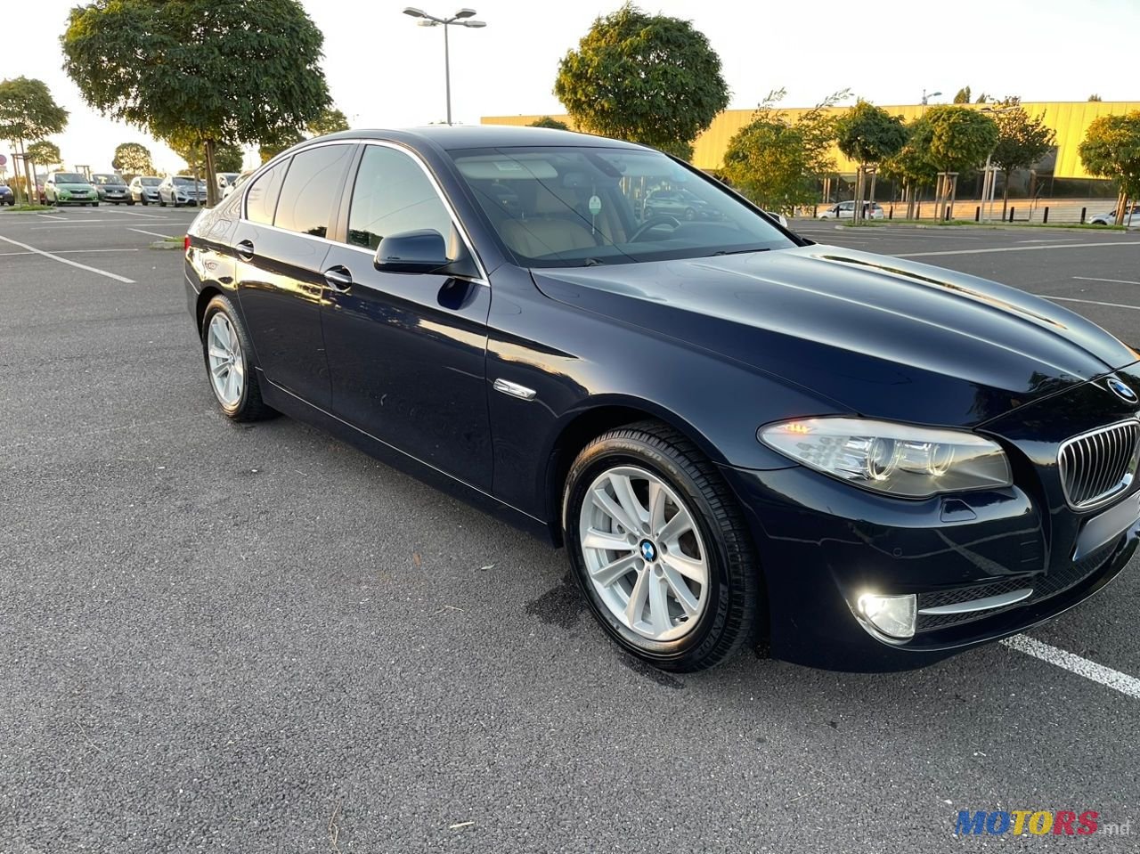 2011' BMW 5 Series photo #1