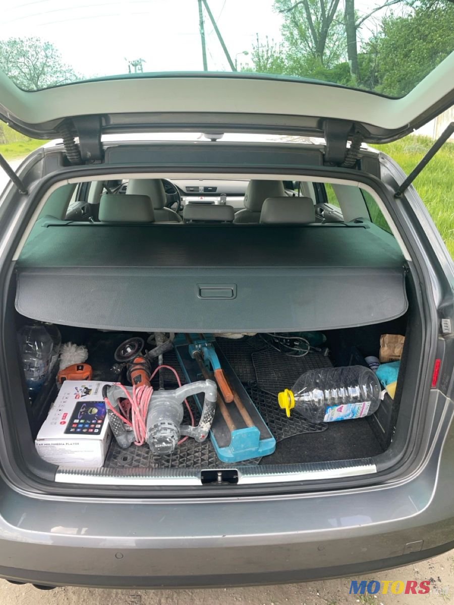 2008' Volkswagen Passat photo #6