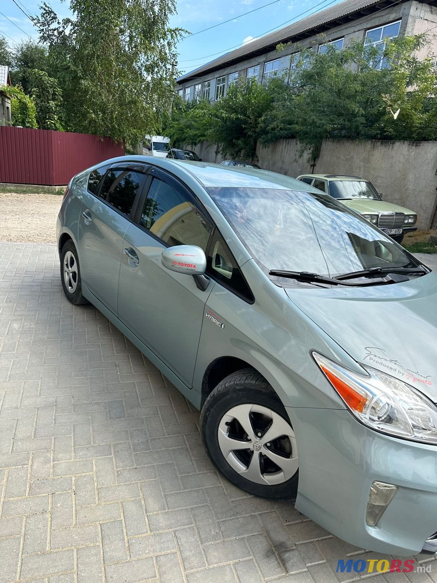 2012' Toyota Prius photo #3