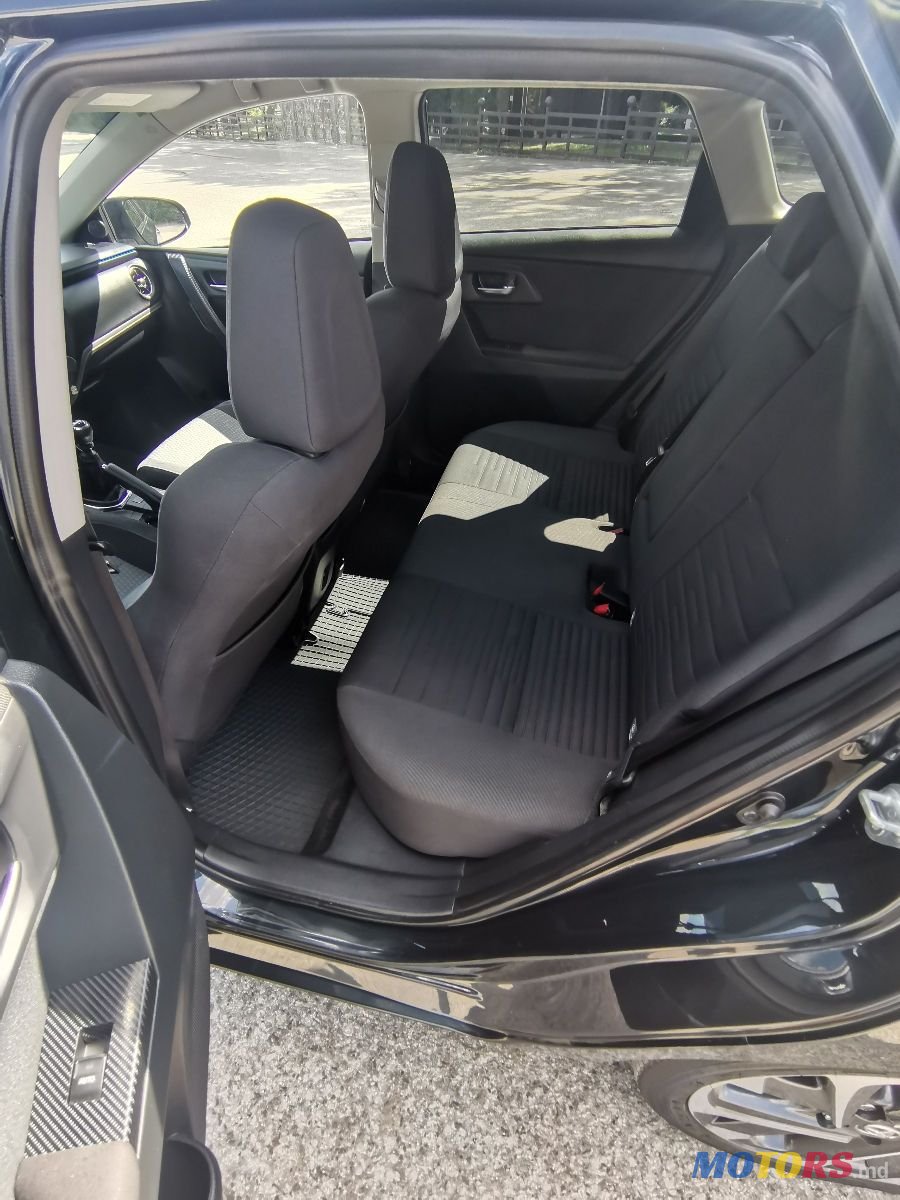 2015' Toyota Auris photo #5