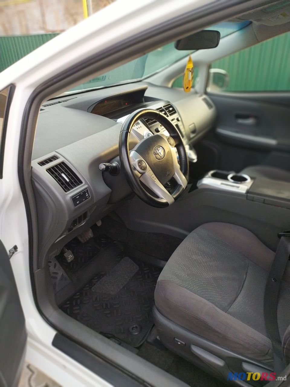 2013' Toyota Prius + photo #2