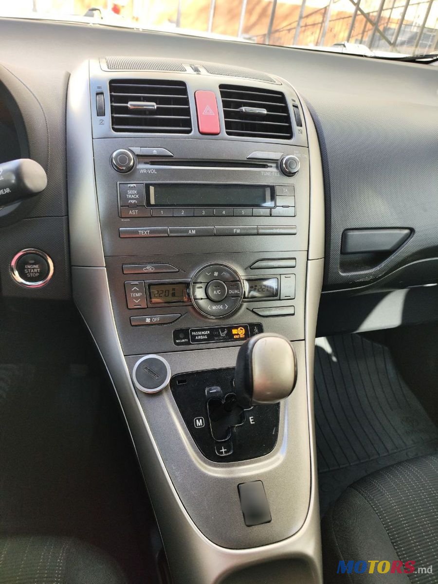 2008' Toyota Auris photo #3