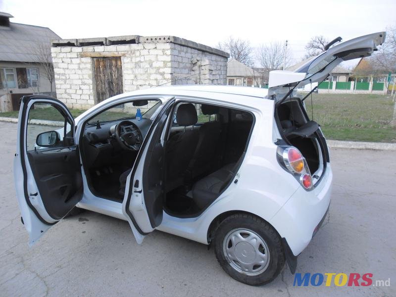 2011' Chevrolet Spark photo #3