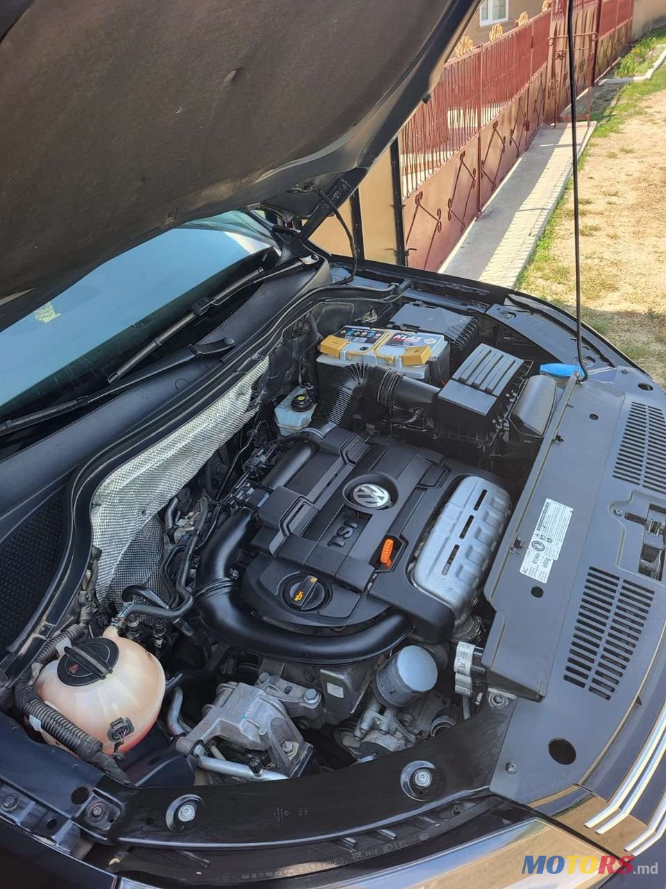 2012' Volkswagen Tiguan photo #3