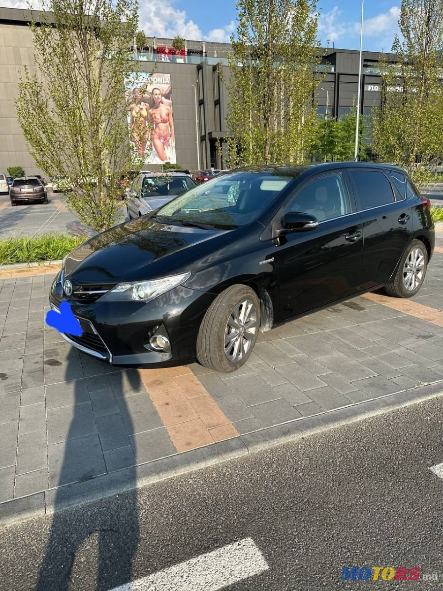 2013' Toyota Auris photo #2