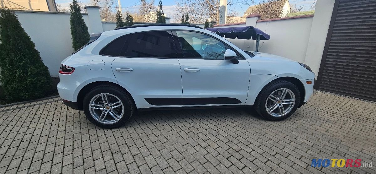 2016' Porsche Macan photo #2