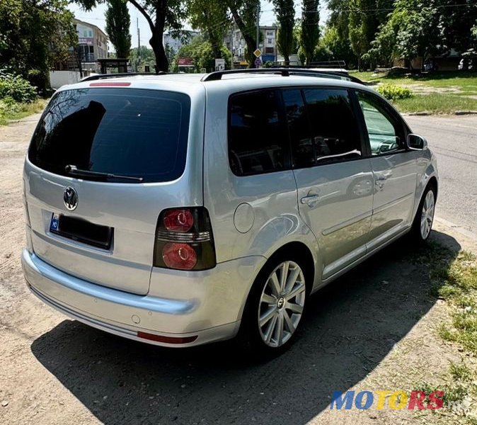 2009' Volkswagen Touran photo #2