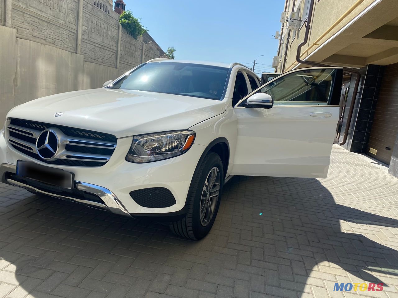 2017' Mercedes-Benz GLC photo #2