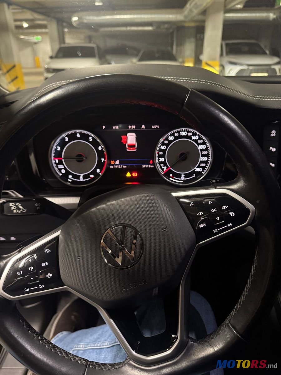 2020' Volkswagen Touareg photo #6