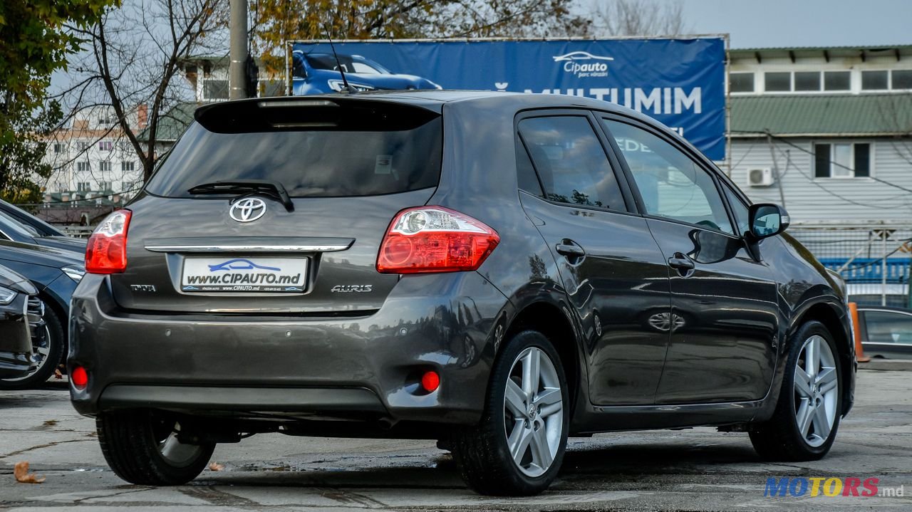 2010' Toyota Auris photo #3