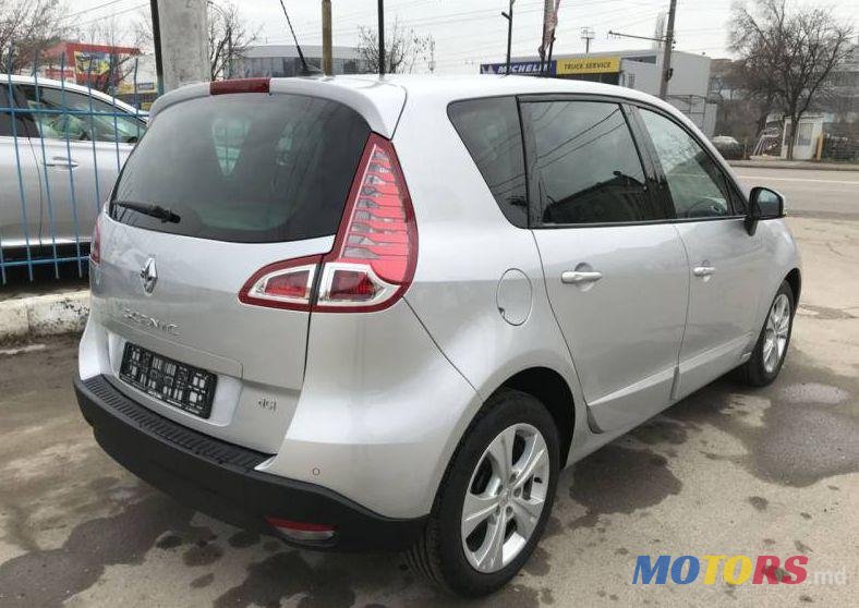 2011' Renault Scenic photo #2