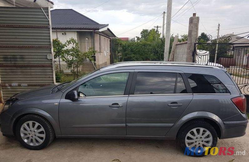 2005' Opel Astra photo #1