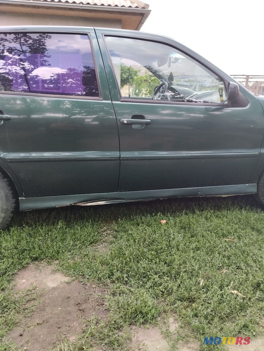 2001' Volkswagen Polo photo #2