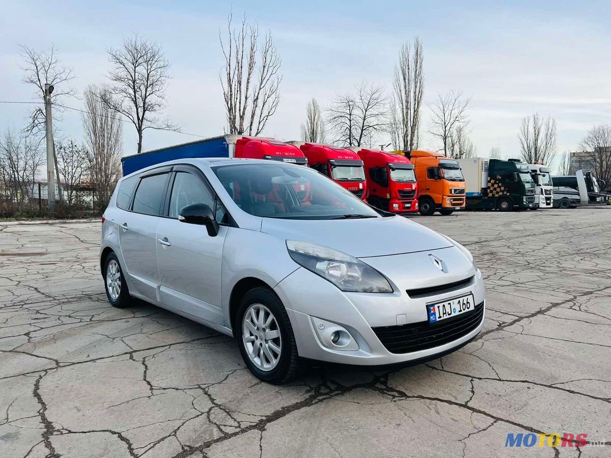 2011' Renault Grand Scenic photo #1
