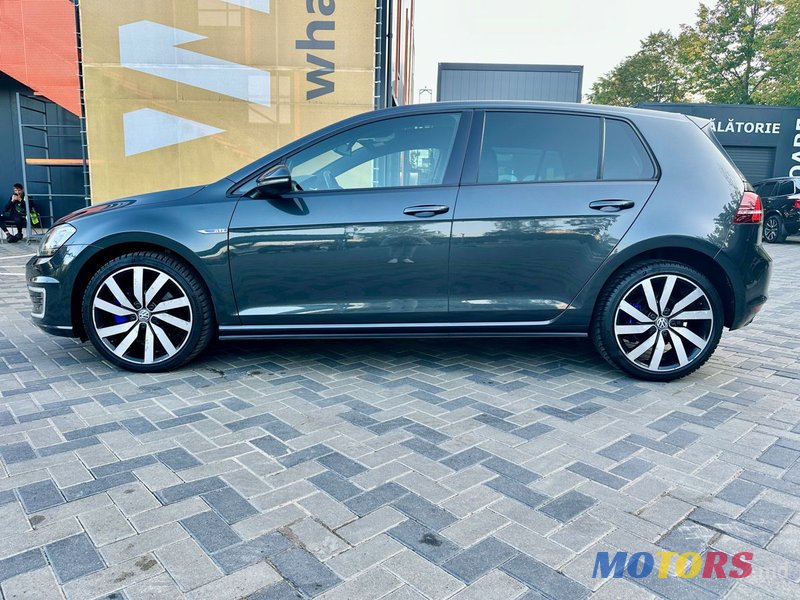 2015' Volkswagen Golf photo #2