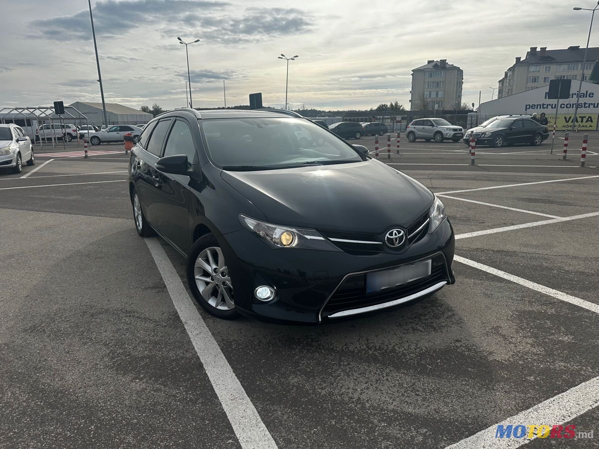 2014' Toyota Auris photo #3