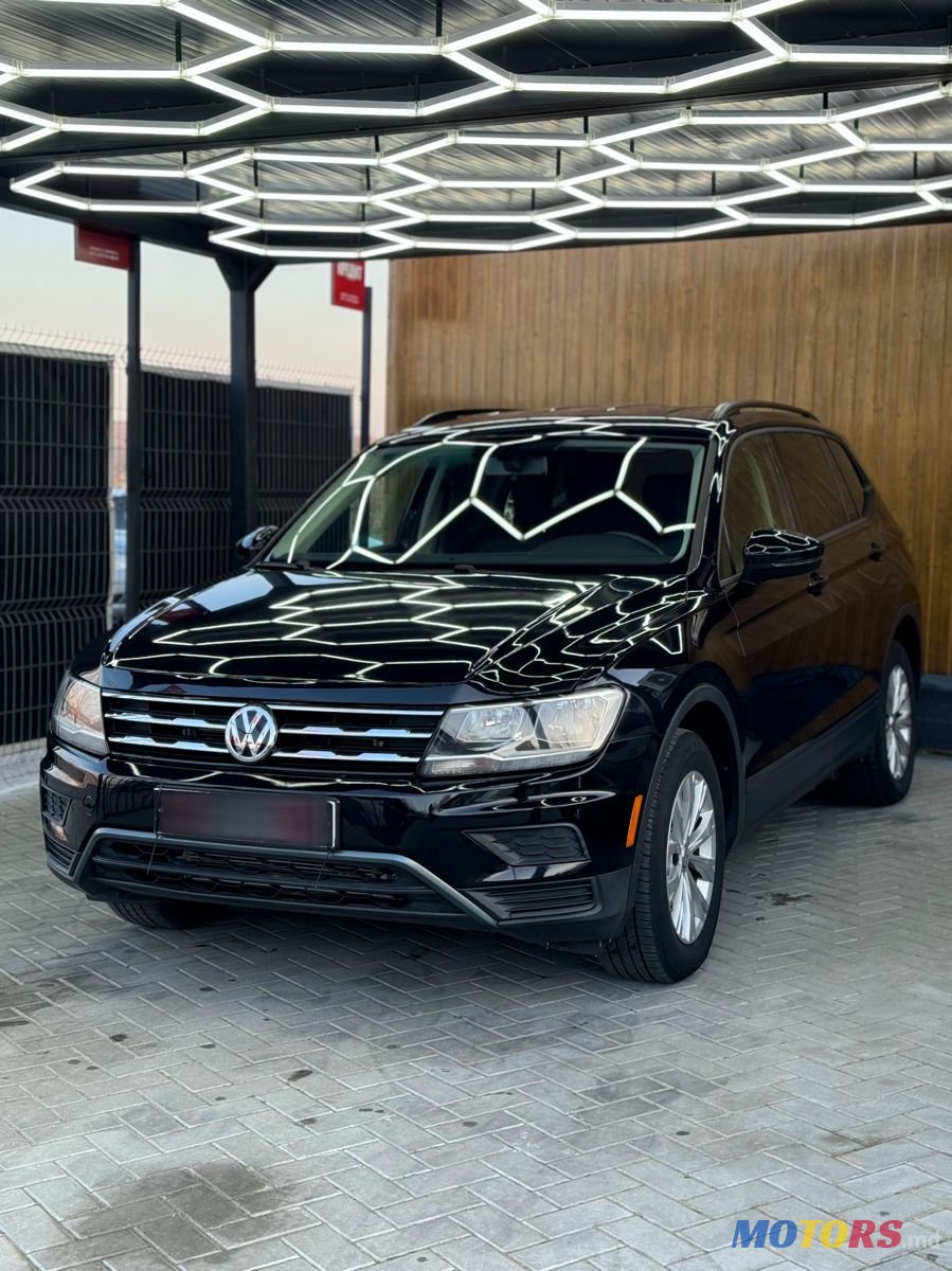2018' Volkswagen Tiguan photo #2