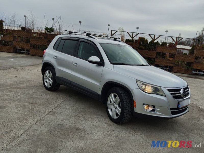 2010' Volkswagen Tiguan photo #3