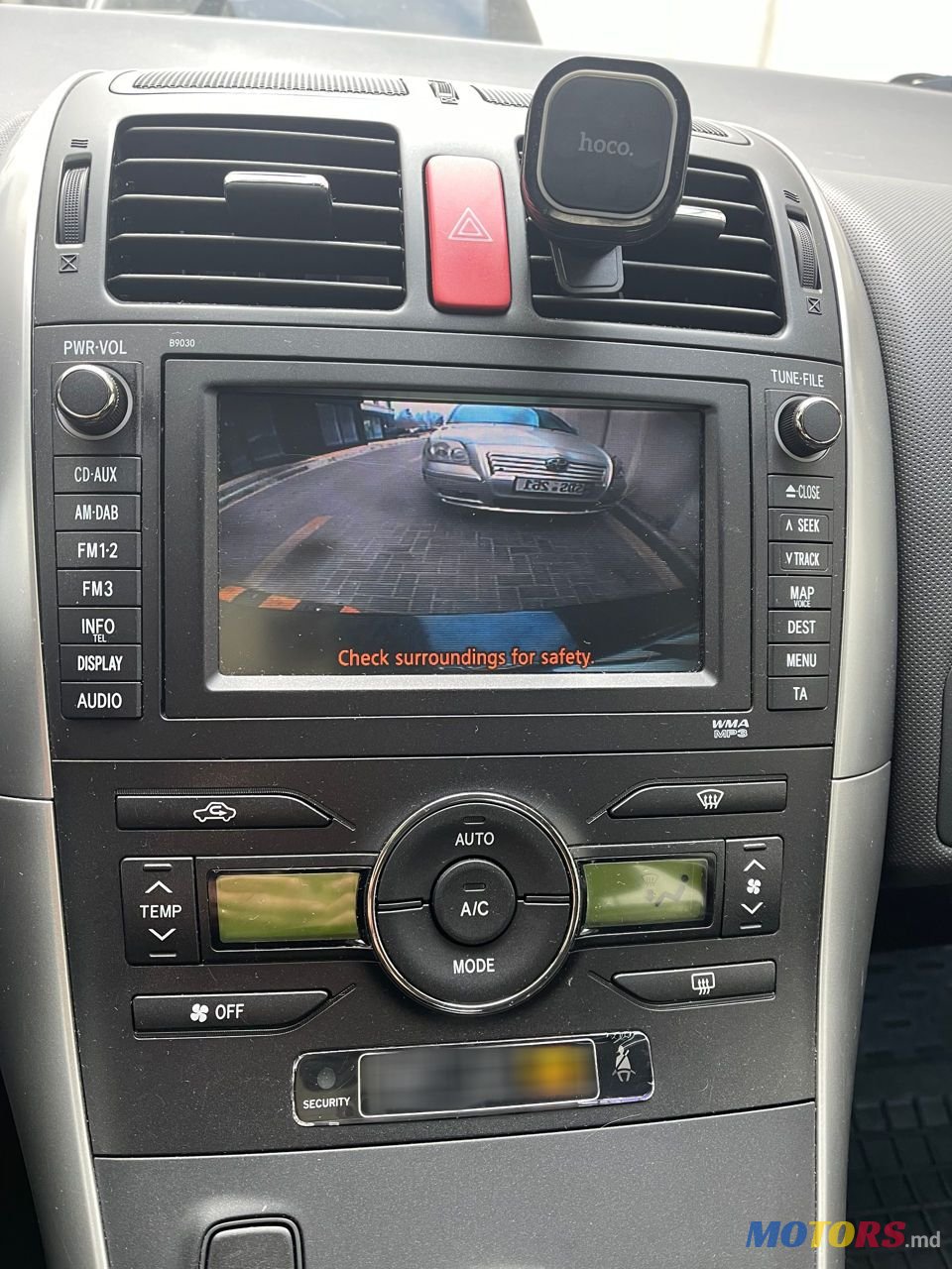 2011' Toyota Auris photo #2