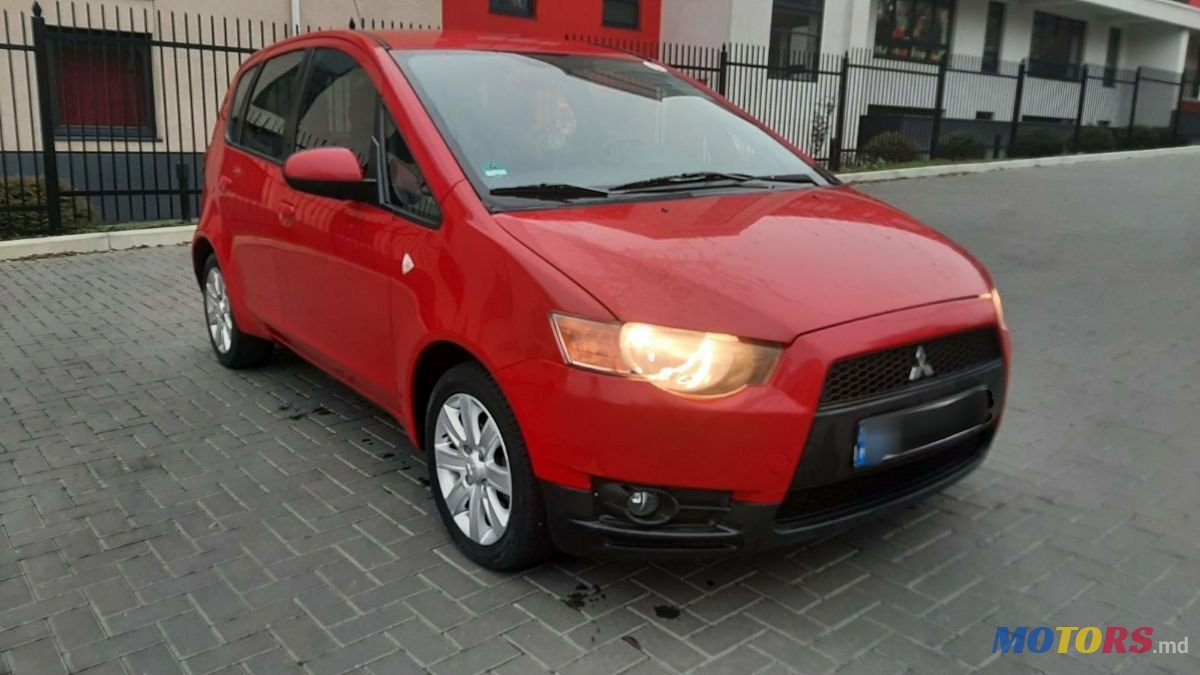 2009' Mitsubishi Colt photo #2