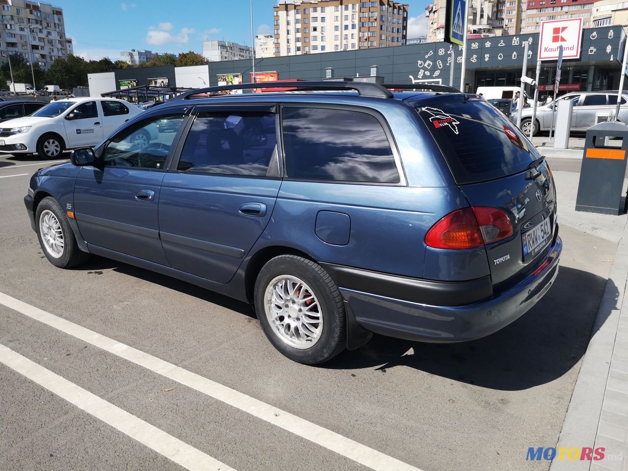 2000' Toyota Avensis photo #5
