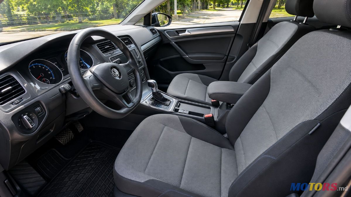 2015' Volkswagen Golf photo #6