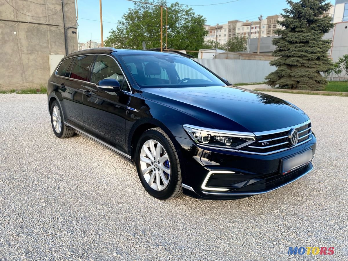 2020' Volkswagen Passat photo #1