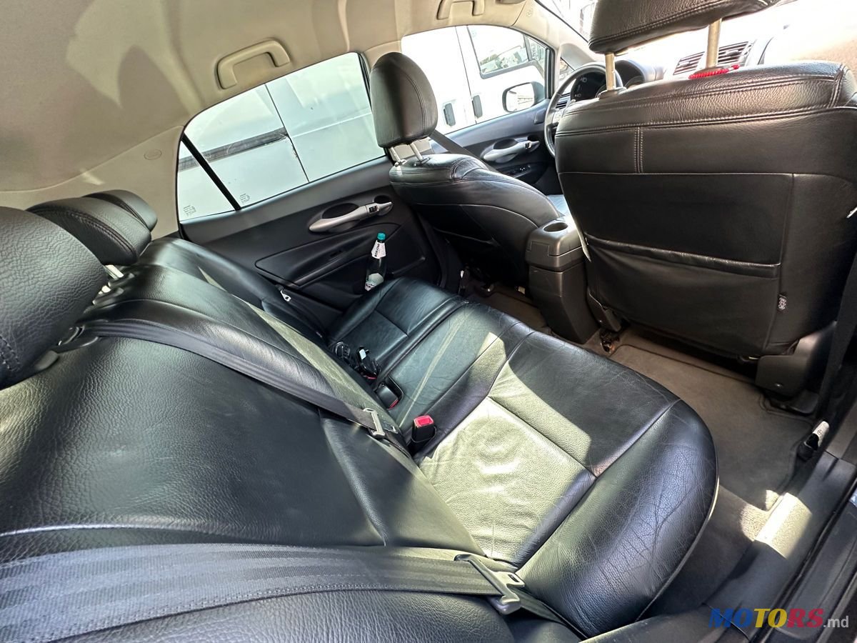 2009' Toyota Auris photo #2