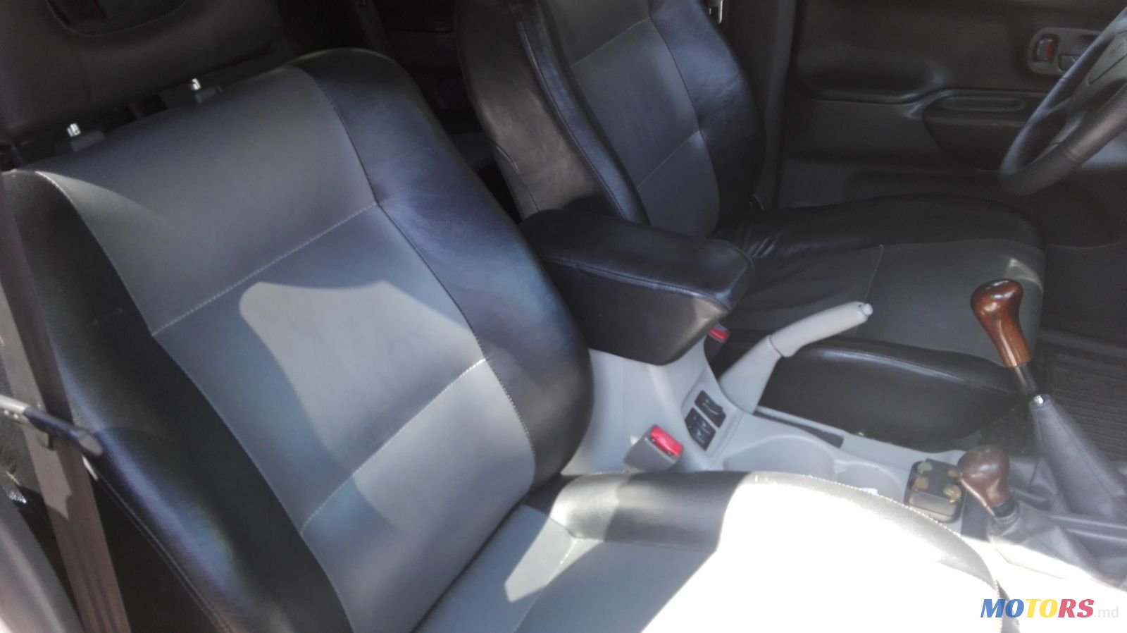 2005' Mitsubishi Pajero Sport photo #3