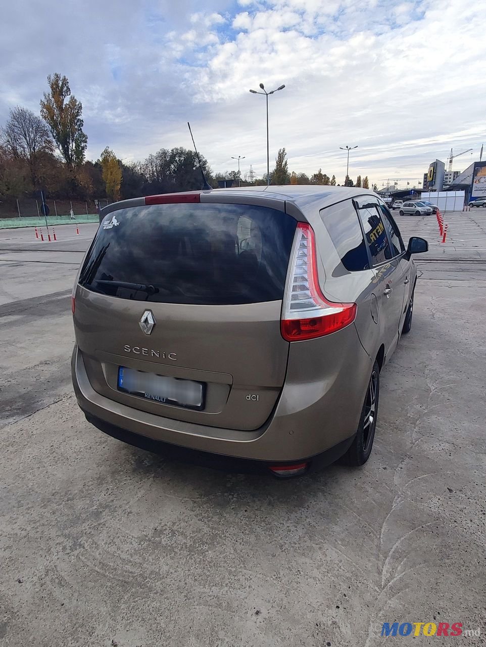 2010' Renault Grand Scenic photo #4