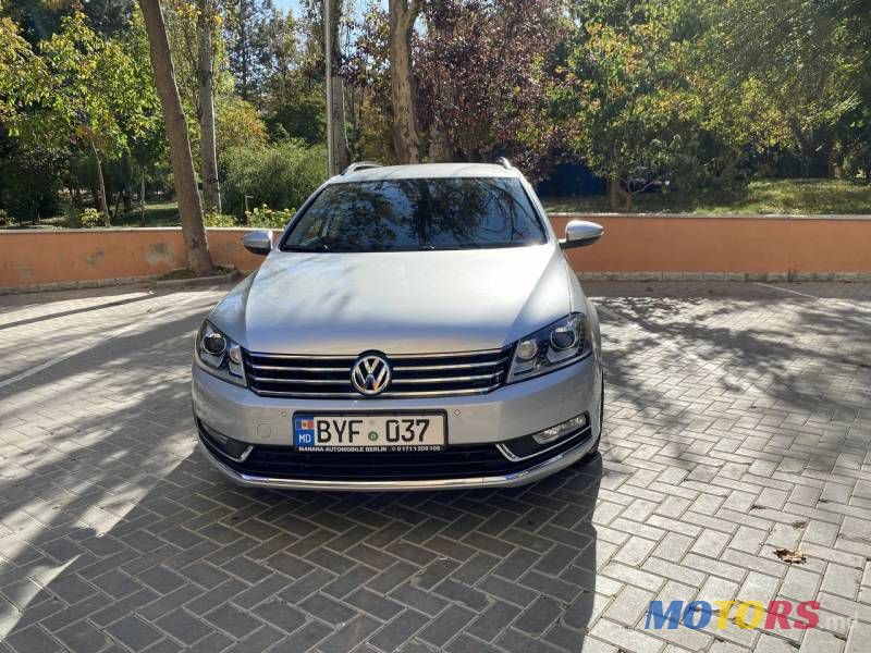 2011' Volkswagen Passat photo #1