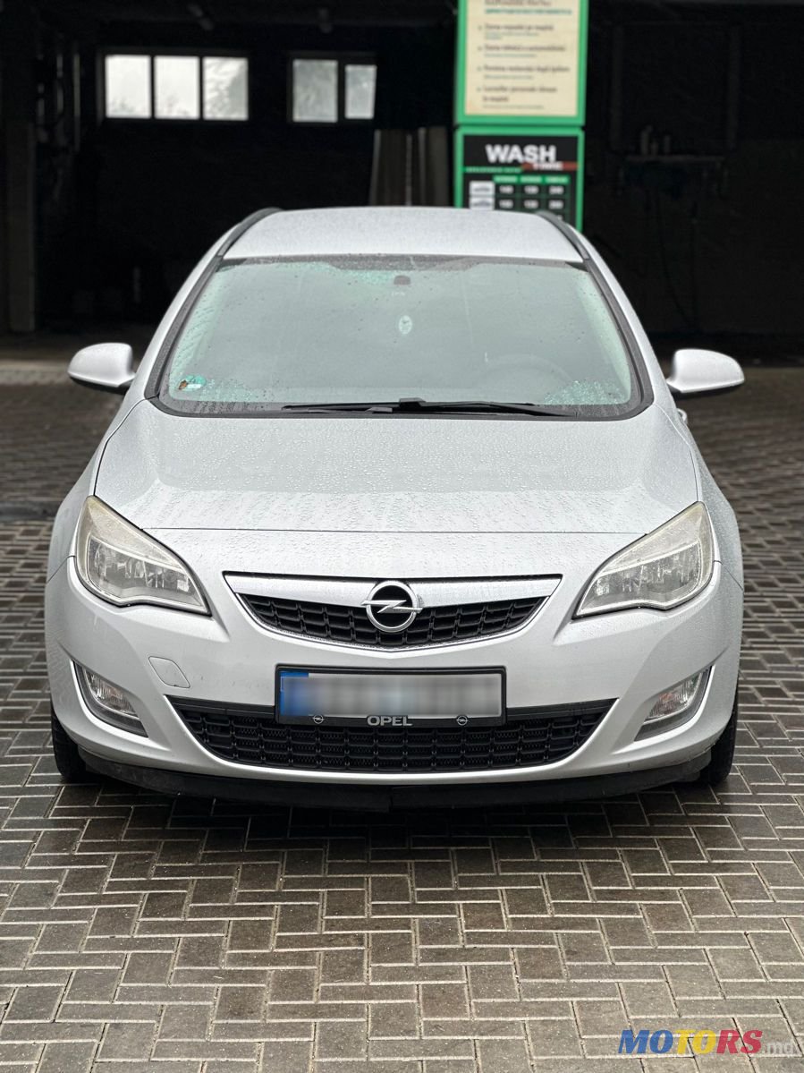 2013' Opel Astra photo #1