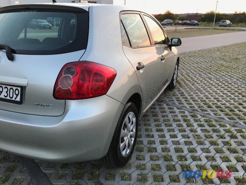 2010' Toyota Auris photo #2