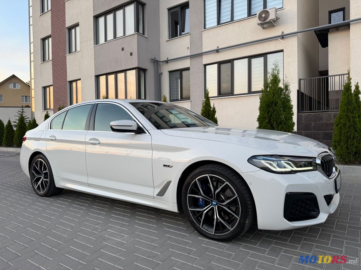 2022' BMW 5 Series photo #6