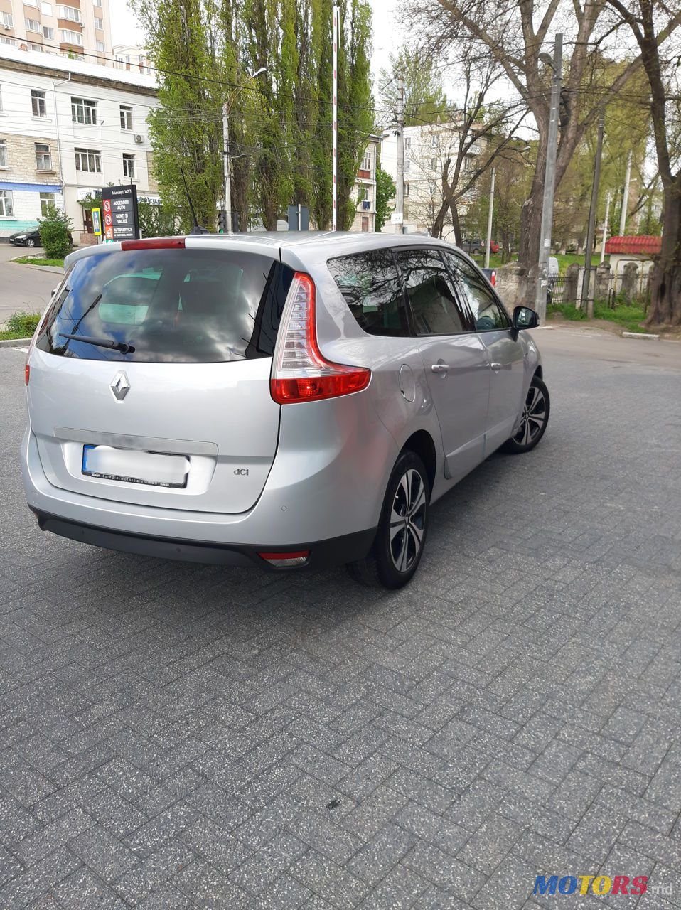 2011' Renault Grand Scenic photo #3