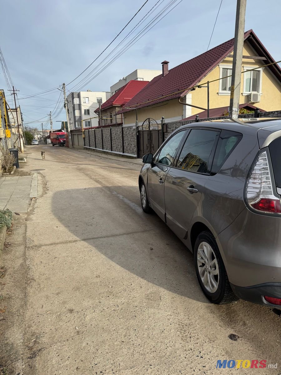 2012' Renault Scenic photo #3