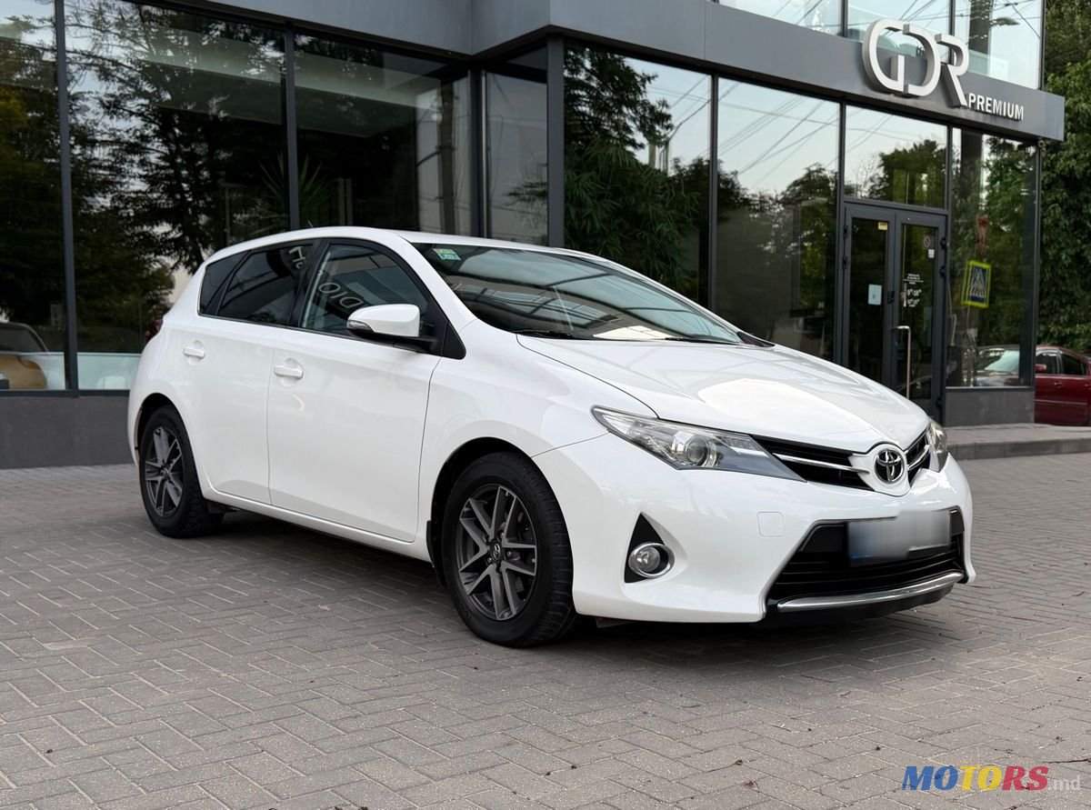 2014' Toyota Auris photo #3