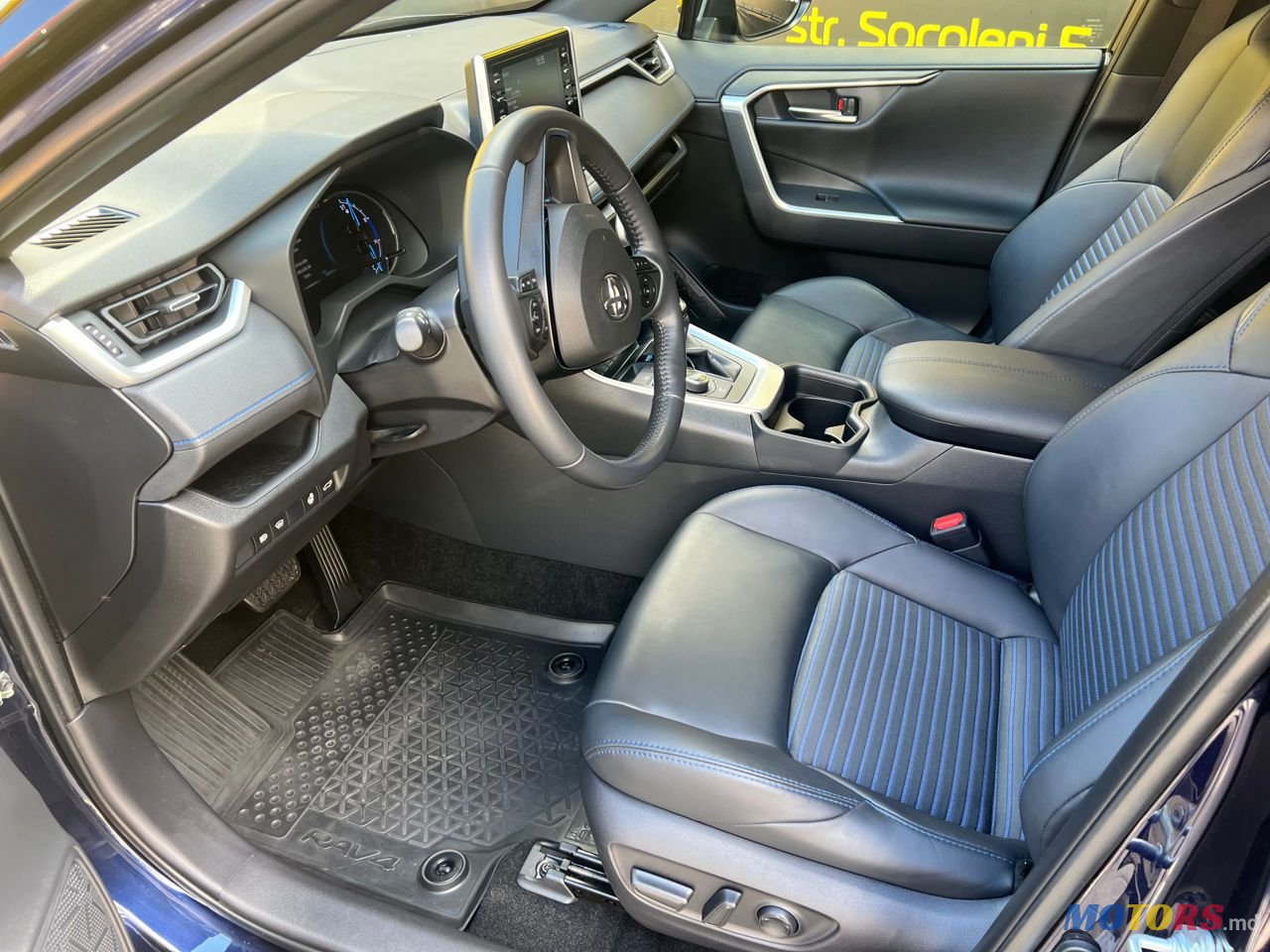 2019' Toyota RAV4 photo #6