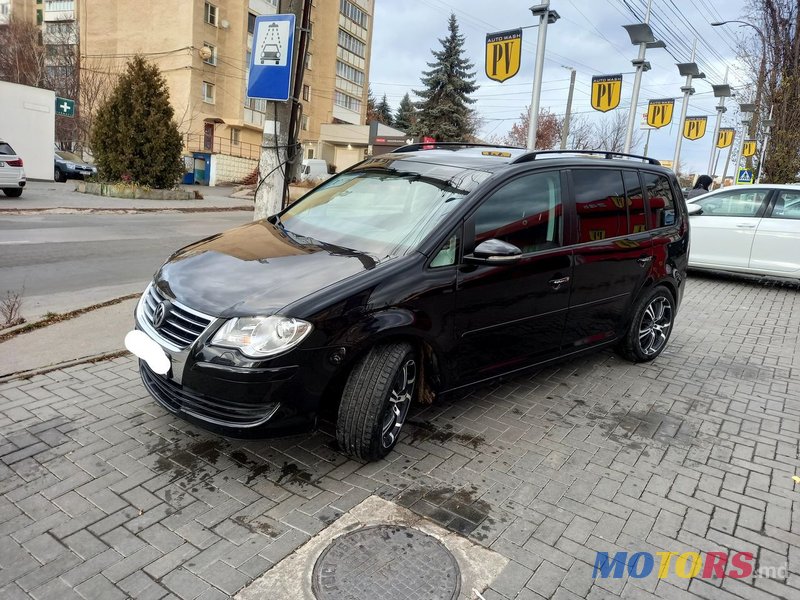 2010' Volkswagen Touran photo #3