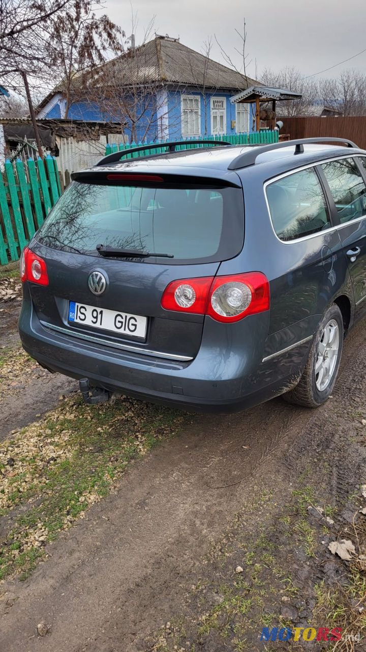 2009' Volkswagen Passat photo #2