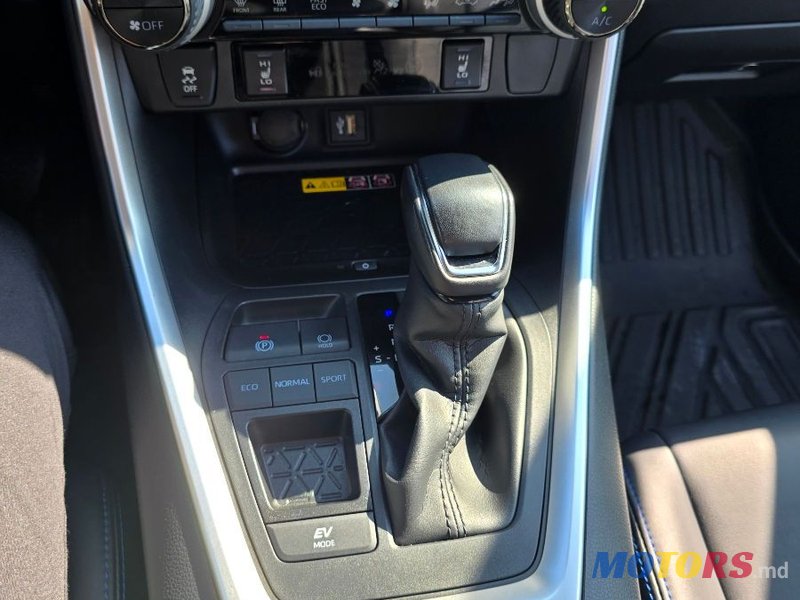 2023' Toyota RAV4 photo #5