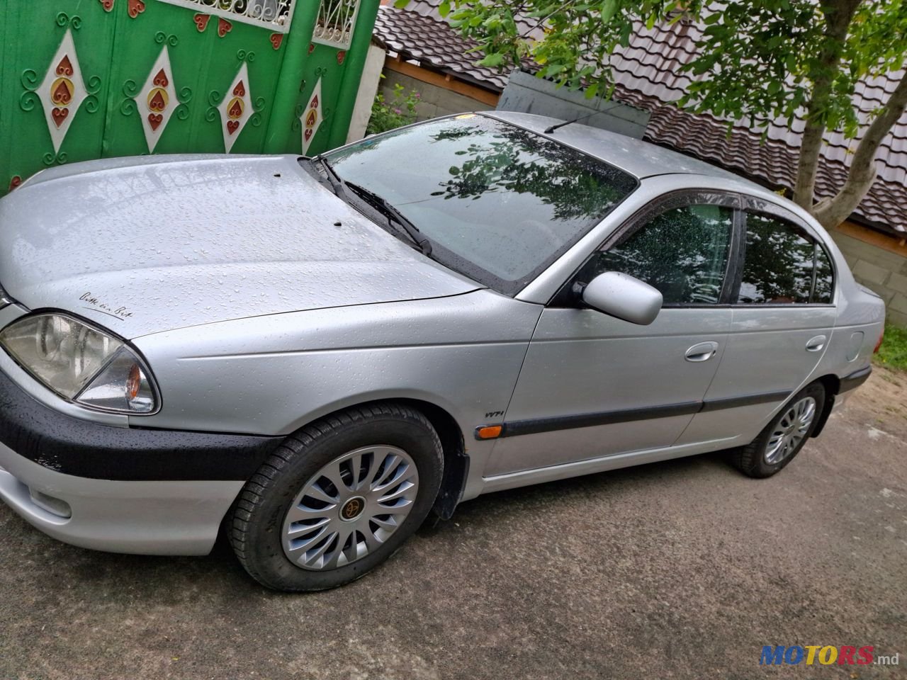 2002' Toyota Avensis photo #4