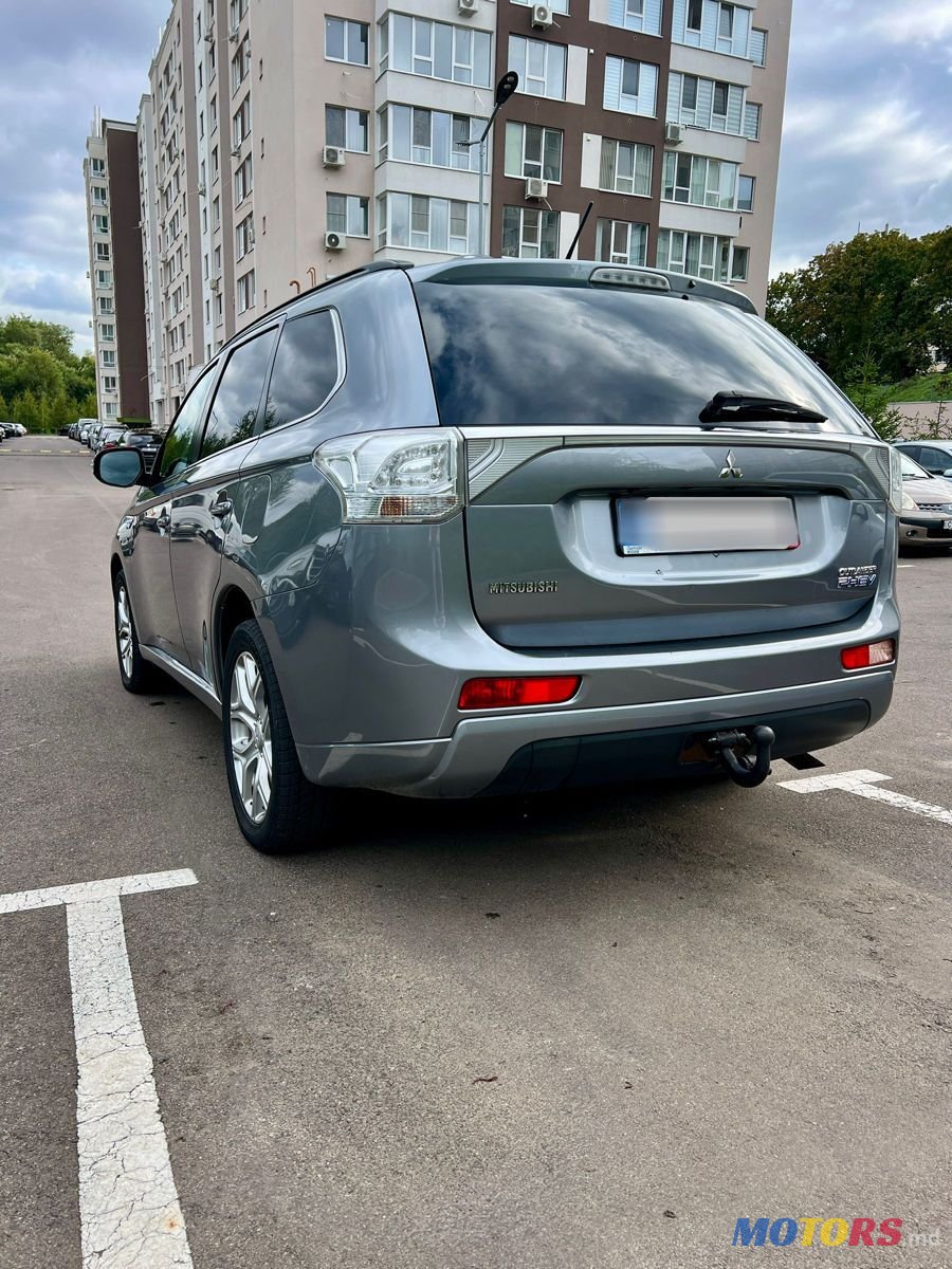 2013' Mitsubishi Outlander photo #4