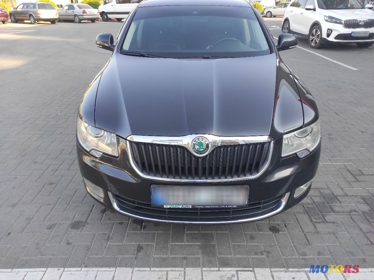 2011' Skoda Superb photo #1