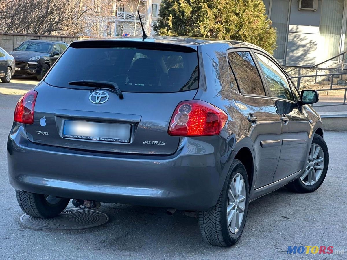 2009' Toyota Auris photo #3