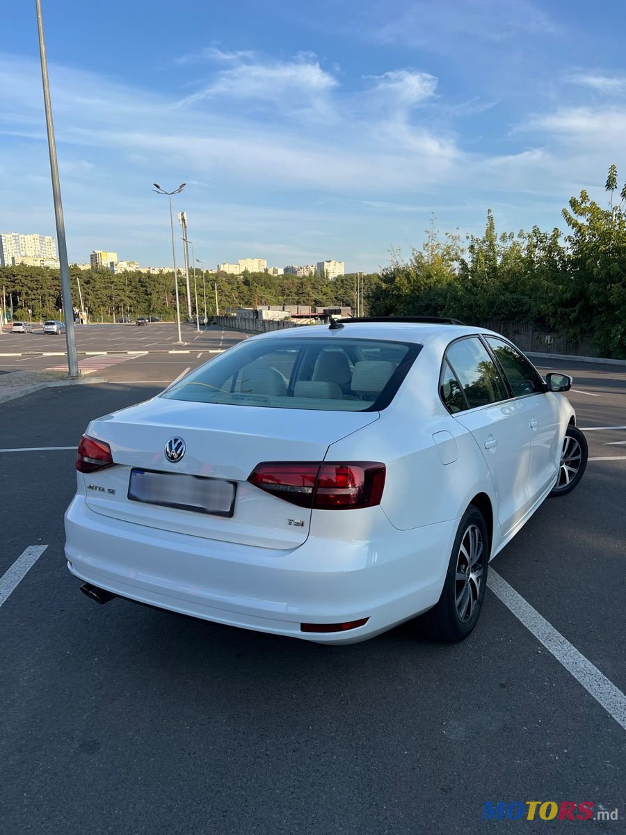 2017' Volkswagen Jetta photo #4