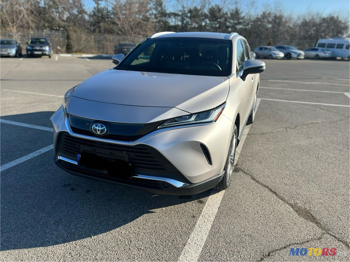 2022' Toyota Venza photo #1